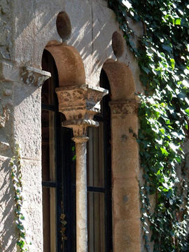 Facing the beachfront, Hostal Sa Rascassa offers 2-star accommodations in Begur and has a garden, terrace and restaurant. Featuring a bar, the hotel is close to several noted attractions, around a few steps from Cala d'Aiguafreda Beach and around a 10-minute walk from Platja sa Tuna. The property is non-smoking throughout and is located 17 miles from Medes Islands Marine Reserve.