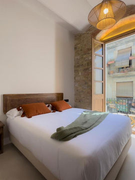Terra de vents features a shared lounge, terrace, a restaurant and bar in Calonge. With free WiFi, this 3-star hotel offers a tour desk. Some units at the property feature a patio with a city view.

At the hotel, every room is equipped with a closet. Complete with a private bathroom equipped with a shower and free toiletries, all guest rooms at Terra de vents have a flat-screen TV and air conditioning, and some rooms come with a balcony. At the accommodation all rooms are equipped with bed linen and towels.
