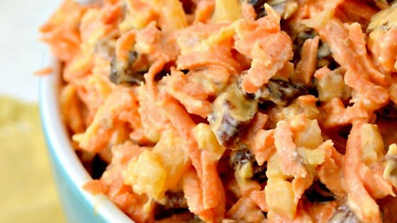 Savory Carrot Salad - 16oz ~ Salade aux carottes savoureuses - 16oz