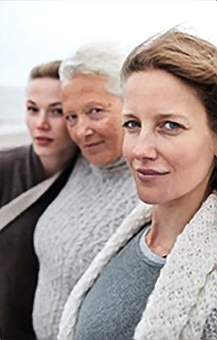 24.03.26.Portræt af 3 generationer.jpg