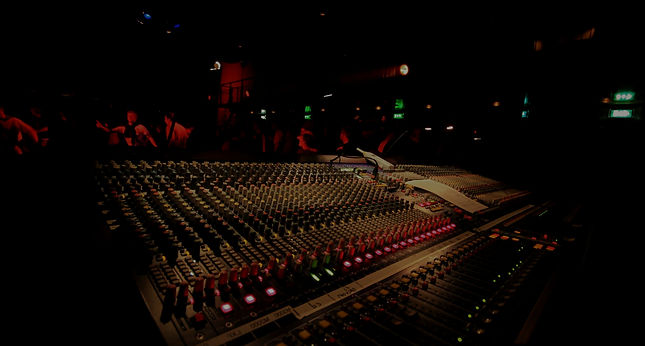 Mixing_Console (2)_edited_edited.jpg