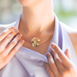 Zlatý náhrdelník Lillian Vassago