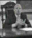 Foto von Foucault von 1974: er doziert am Schreibtisch sitzend; Brille, keine Haare