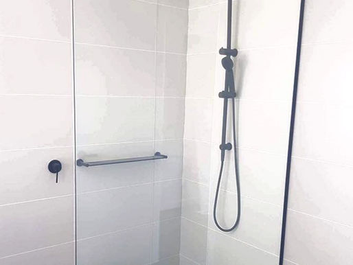 BENEFITS OF USING SHOWER SCREENS IN MODERN BATHROOMS