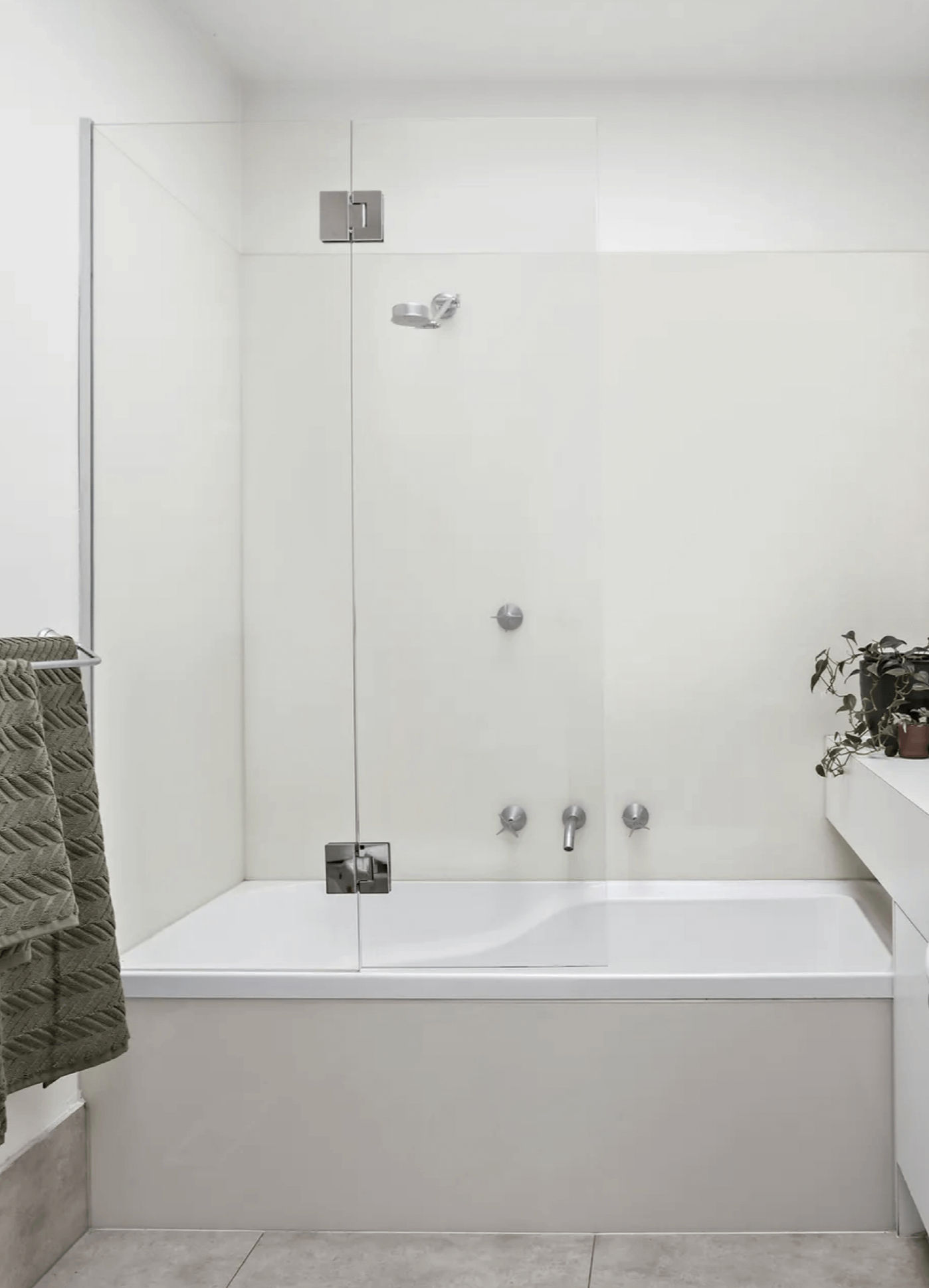 Claro swing panel bath screen melbourne silver clamps