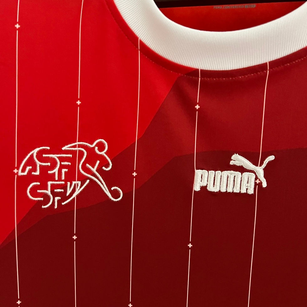Miniatura: Camisa Seleção Suíça I 23/24 - Torcedor Puma Masculina - Vermelha com detalhes e