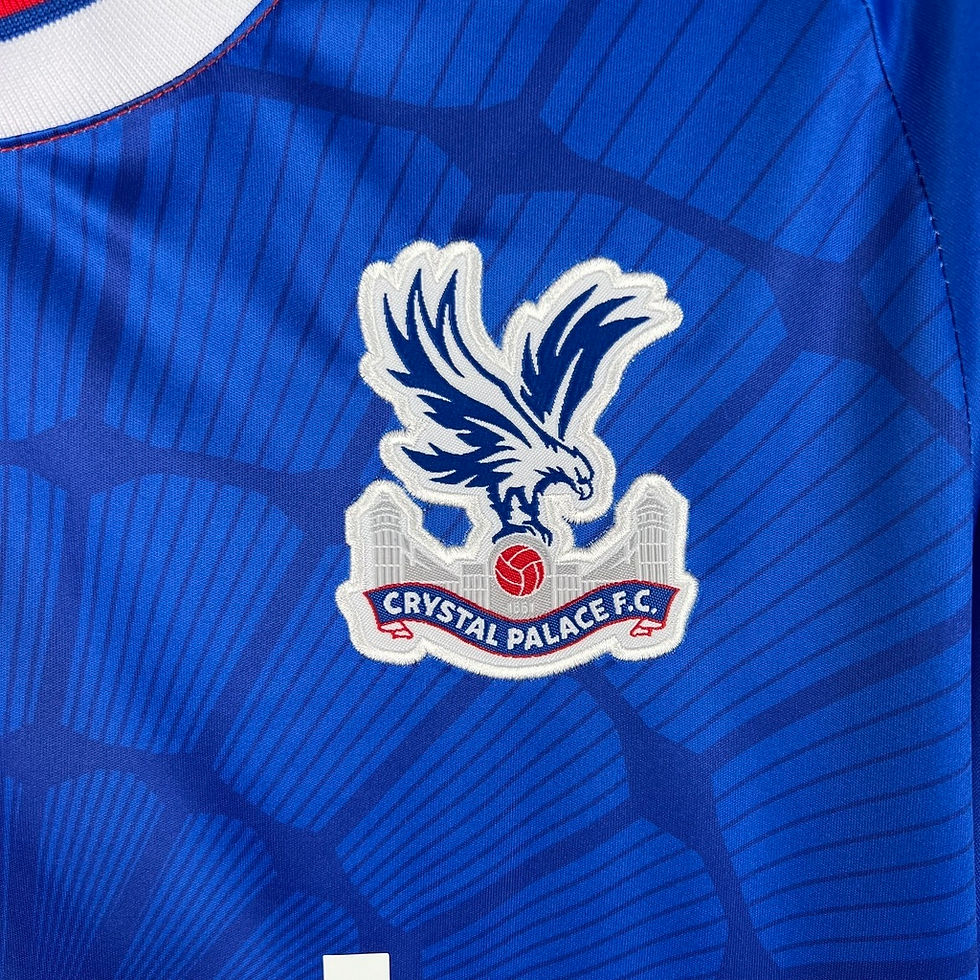 Miniatura: Camisa Crystal Palace I 23/24 - Torcedor Macron Masculina - Azul e vermelha com 