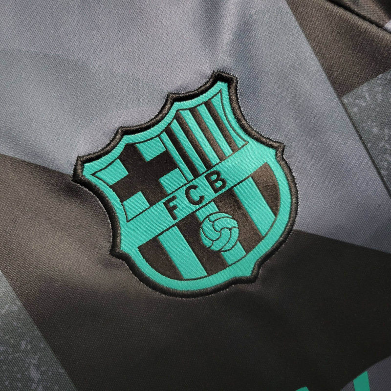 Miniatura: Camisa Treino Barcelona 23/24 - Torcedor Nike Masculina - Cinza com detalhes em 