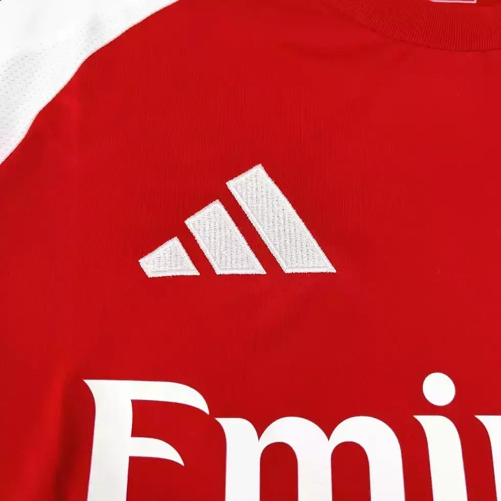 Miniatura: Camisa Arsenal I 24/25 - Torcedor Adidas Feminina - Vermelha com detalhes em bra