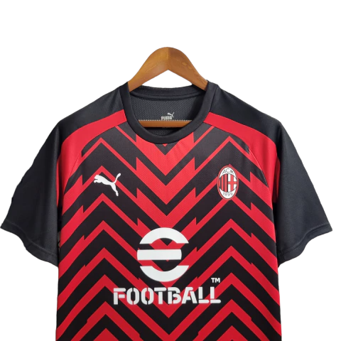 Miniatura: Camisa AC Milan Treino 23/24 - Torcedor Puma Masculina - Vermelha e preta