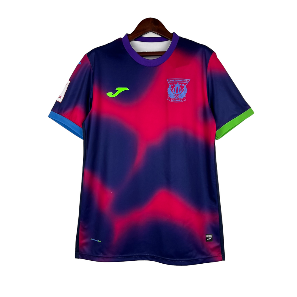 Miniatura: Camisa Leganés II 23/24 - Torcedor Joma Masculina - Rosa com detalhes em azul e