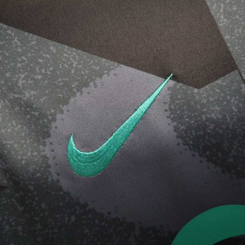 Miniatura: Camisa Treino Barcelona 23/24 - Torcedor Nike Masculina - Cinza com detalhes em