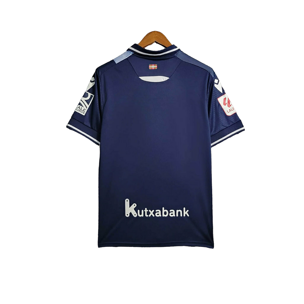 Miniatura: Camisa Real Sociedad II 23/24 - Torcedor Macron Masculina - Azul com faixa em br