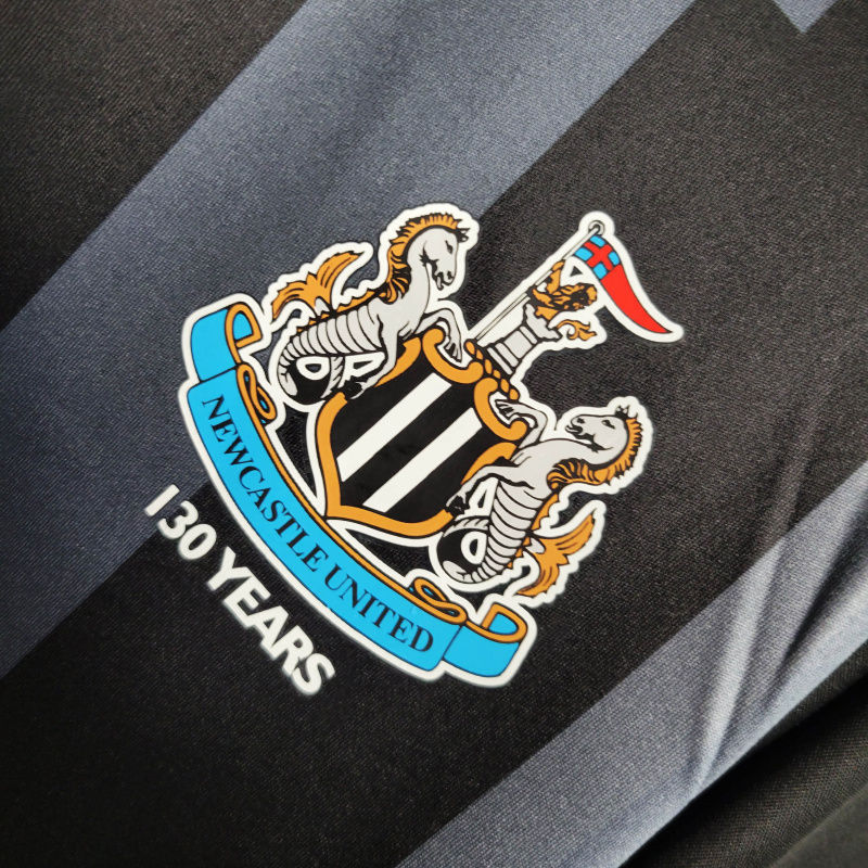 Miniatura: Camisa Newcastle Treino II 23/24 - Torcedor Castore Masculina - Preta com detalh