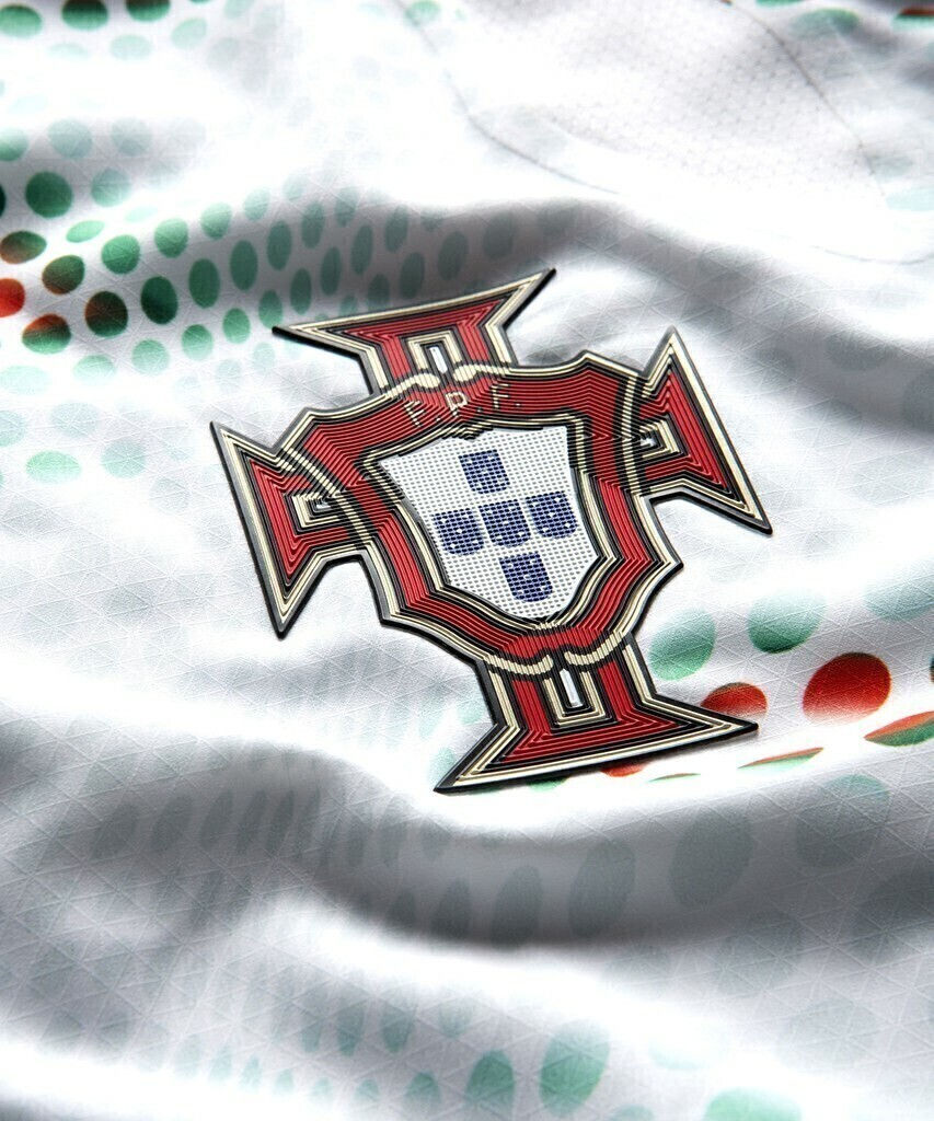 Miniatura: Camisa Seleção Portugal II 25/26 - Torcedor Puma Masculina - Branca com detalhes