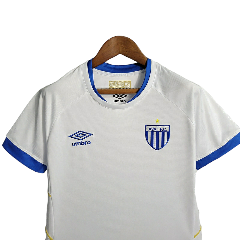 Miniatura: Camisa Avaí II 23/24 - Torcedor Umbro Feminina - Branca com detalhes em azul