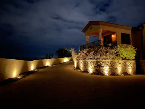 Energy-efficient architectural lighting for a building facade