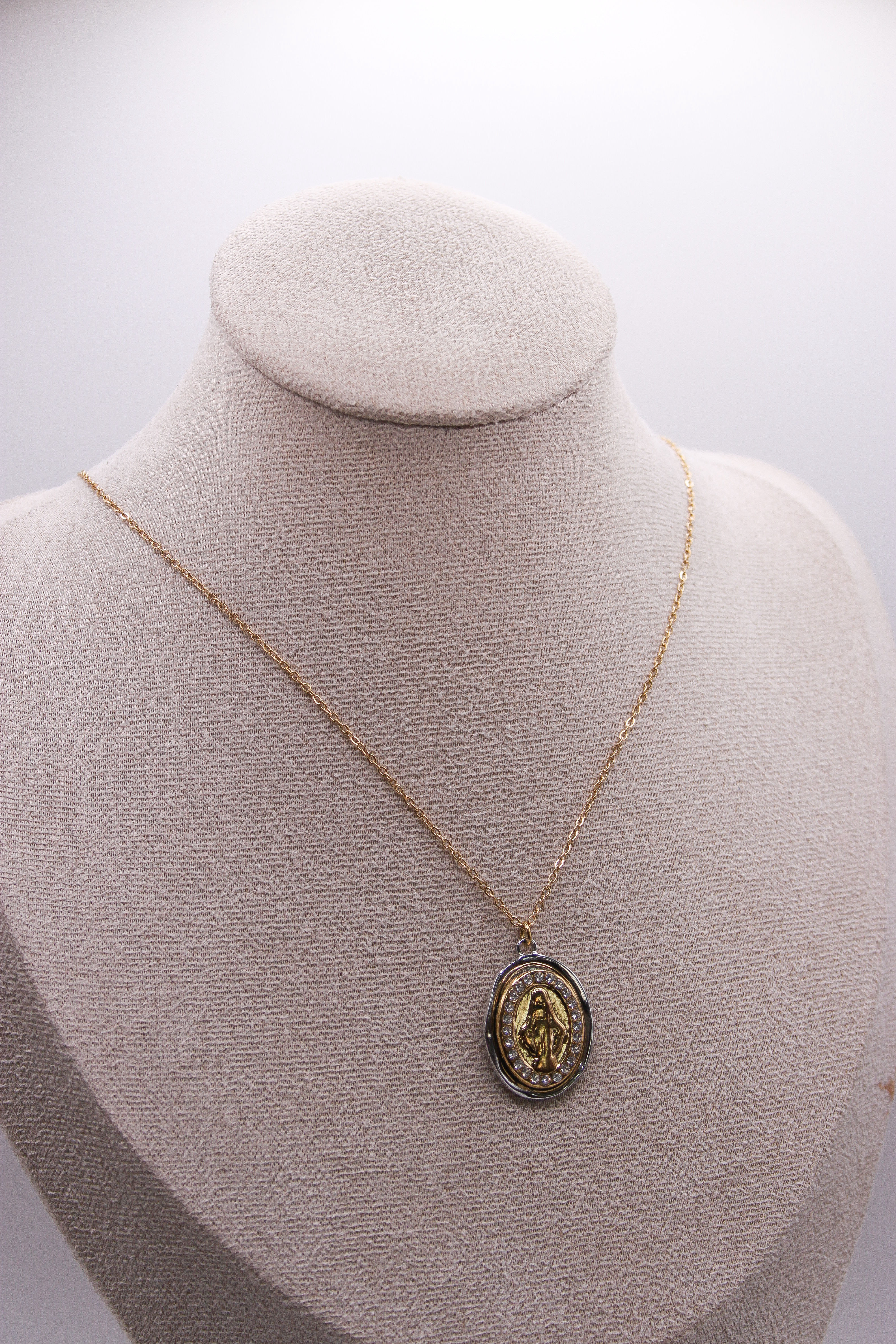 Collana Santa 