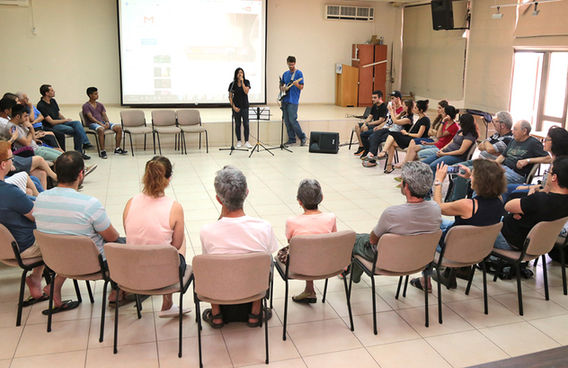 תלמידים במעגל, הרצאה בבית הספר דור הרצליה