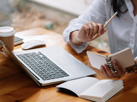 Woman Looking at Computer Screen | Caliber Networks Managed IT Services in Lincoln