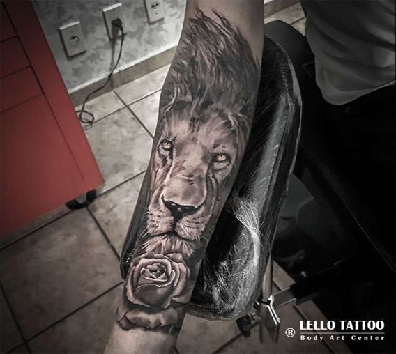 Fechamento de antebraço - tatuagem de Leão