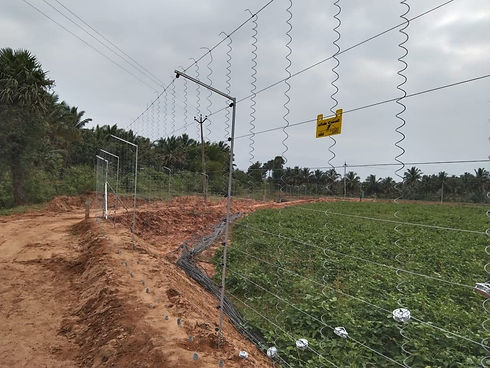gallery_images_renewable-energy-in-agriculture-Hanging_type_Solar_Fencing-Solar_Fencing_1_
