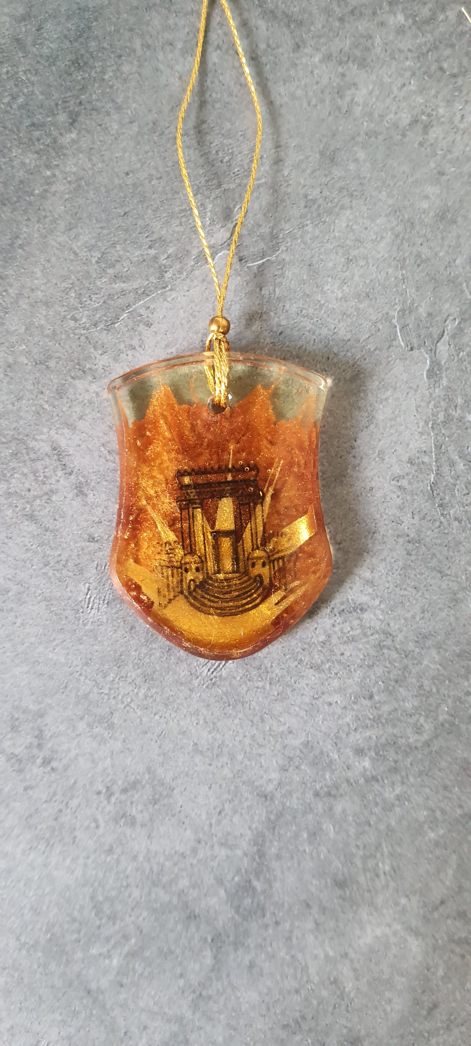 תליון מקדש אולטרא וזהב