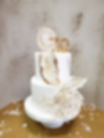 White & gold geode cake