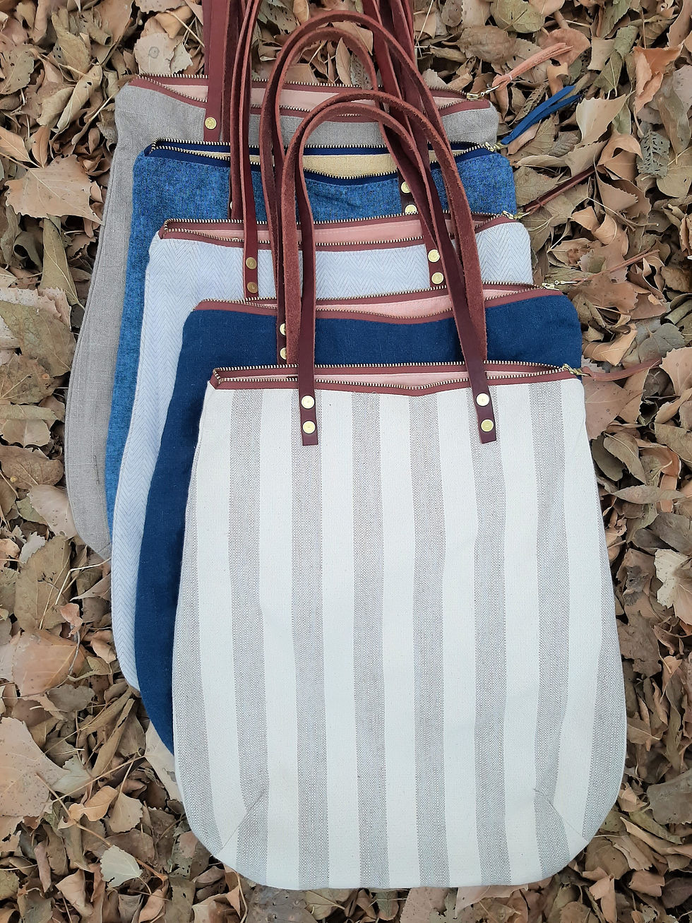 Thumbnail: Teardrop Zipper Tote