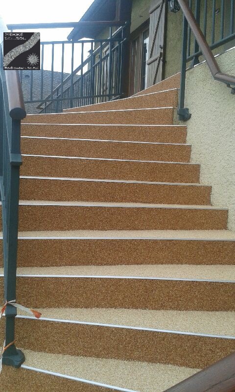 Escalier beige saumone et saumon