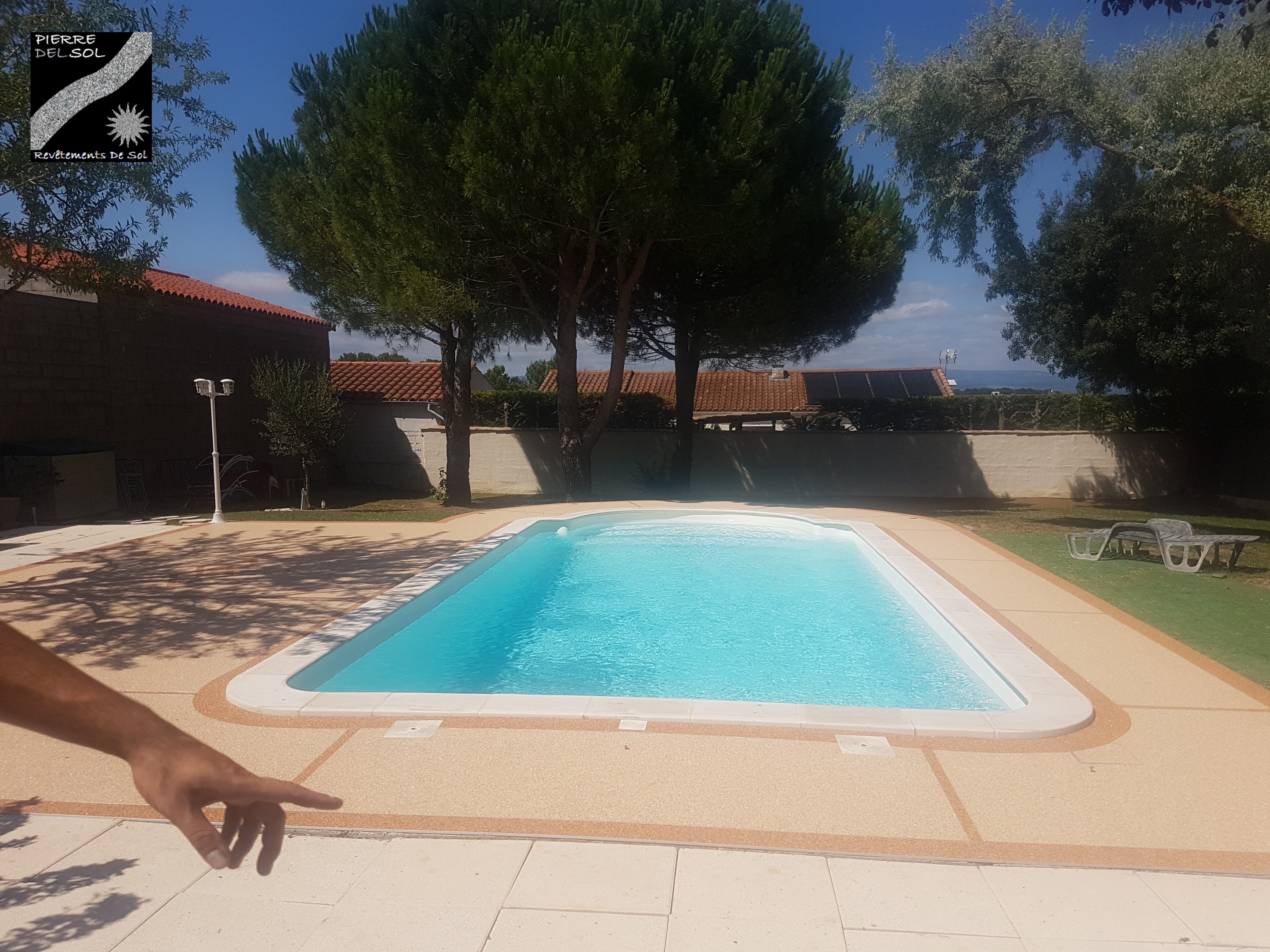 Tour de piscine à Lavalette