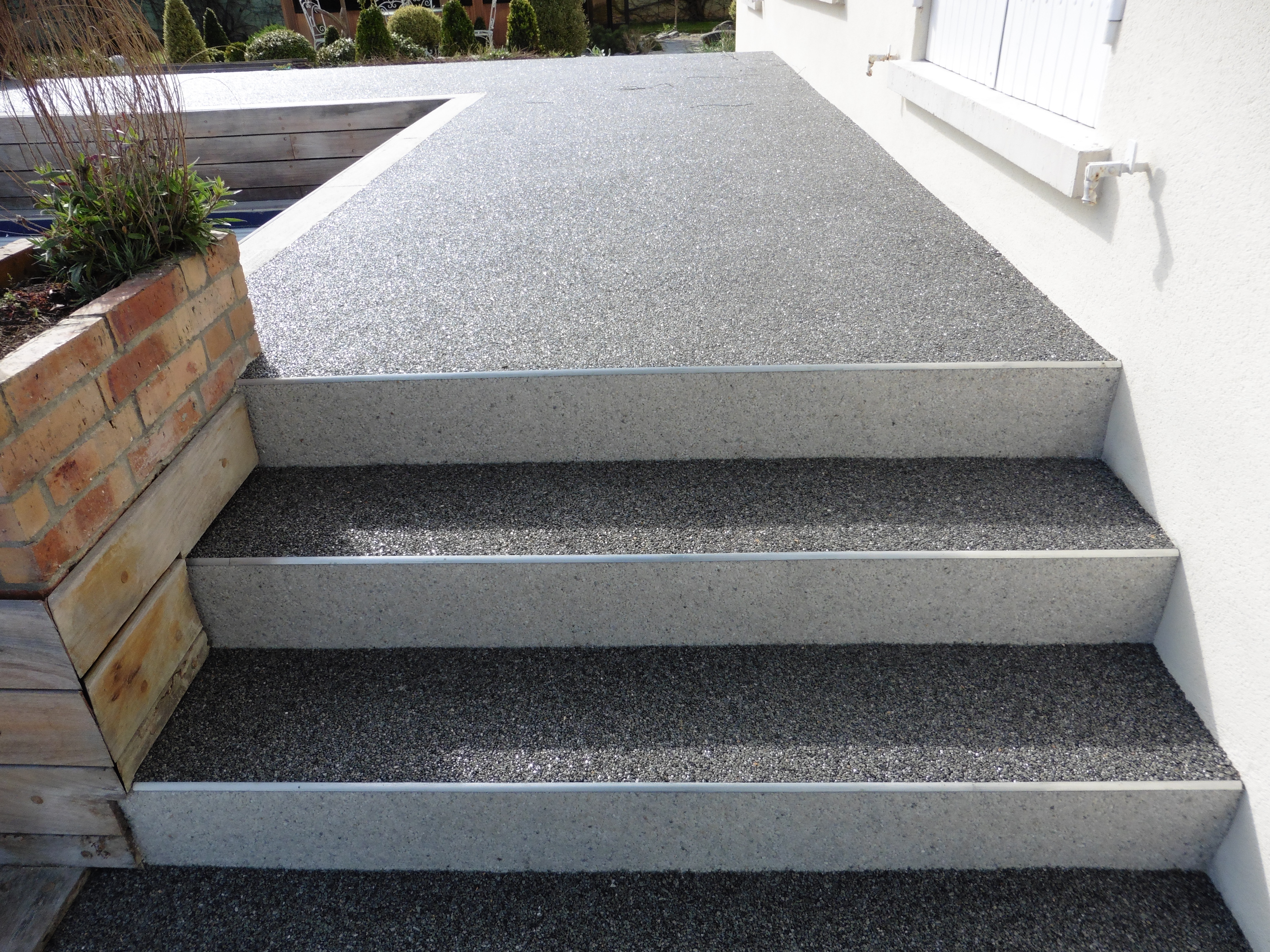 Escalier gris foncé
