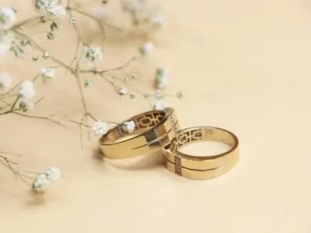 ¿Cómo saber cuándo un anillo es de oro y de plata?