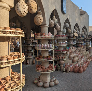 Poteries dans le souk de Nizwa