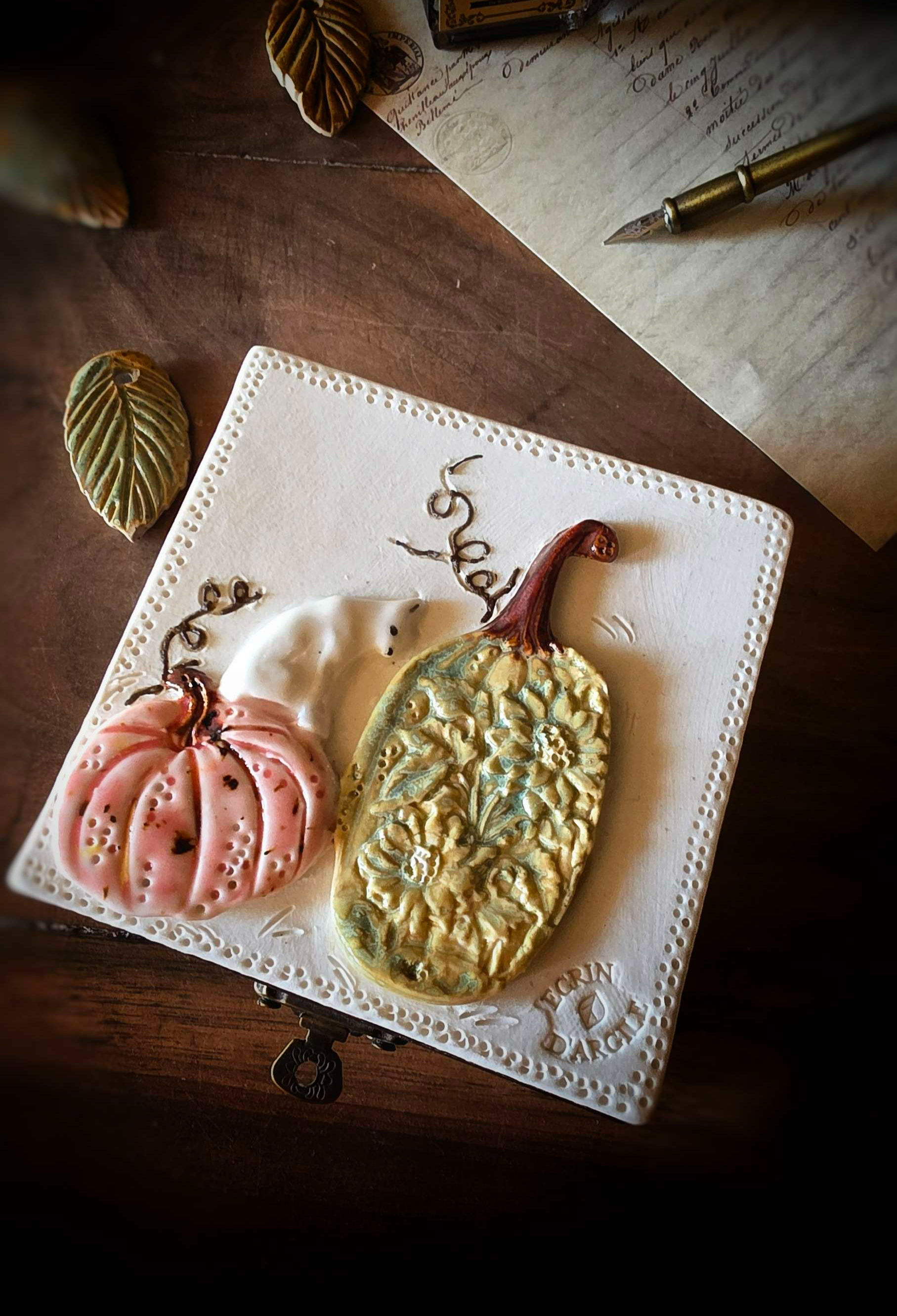 petite Boîte " le gardien des citrouilles " décor porcelaine PIECE UNIQUE
