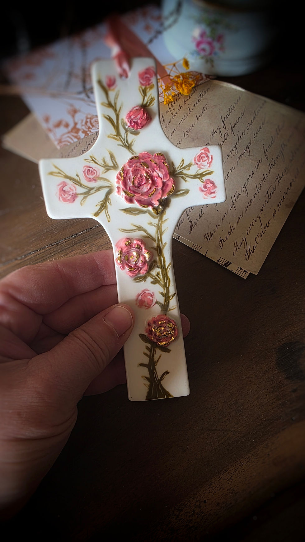 Miniature : Croix Florale en porcelaine ( pièce UNIQUE )