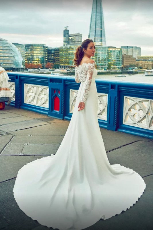 Miniatura: Pronovias talla 6 mod. Vasily
