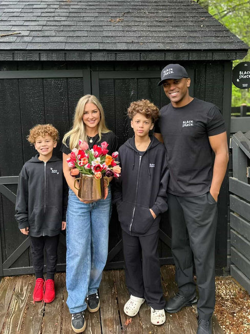 Black Shack Blooms in Weston