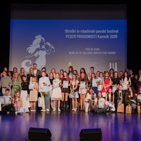 Mladi glasovi iz vse Slovenije so navdušili na prvem pevskem festivalu Pesem Prihodnosti v Kamniku.