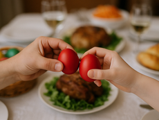Πασχαλινά Έθιμα και Κρασί: Από τη Λαμπάδα στους εκλεκτούς οίνους