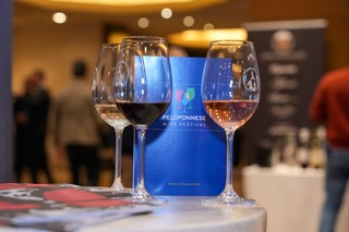 Το Peloponnese Wine Festival 2026 έρχεται στην Αθήνα με κορυφαία κρασιά από την Πελοπόννησο, 55 οινοποιεία και μοναδικές γευστικές εμπειρίες.