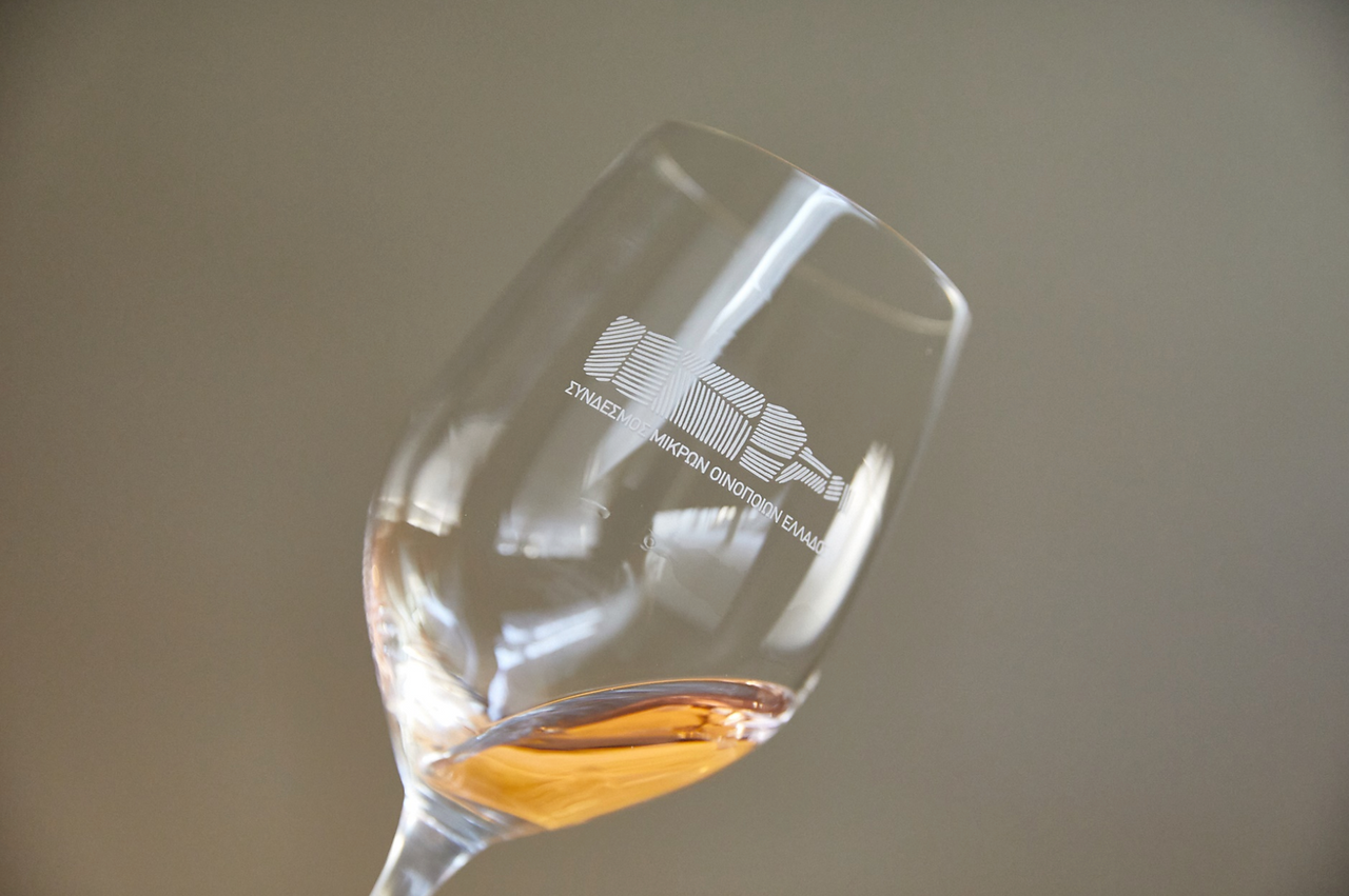 Η έκθεση Artisanal Greek Wineries Athens 2026 του ΣΜΟΕ επιστρέφει στο Ζάππειο Μέγαρο στις 24 και 25 Ιανουαρίου, παρουσιάζοντας μικρούς Έλληνες οινοποιούς, ετικέτες και σύγχρονες τάσεις του ελληνικού κρασιού.
