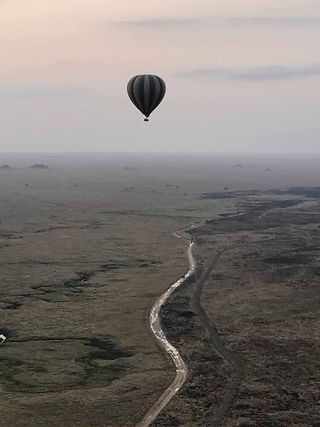 survol de la savane en montgolfière