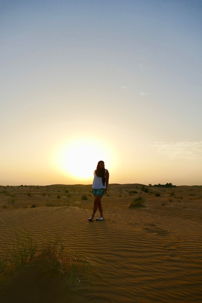 Coucher du soleil dans le désert de Dubaï