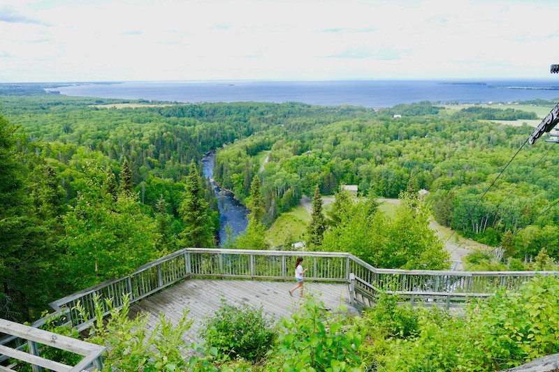 Au sommet du village de Val-Jalbert - vue sur le lac St-jean