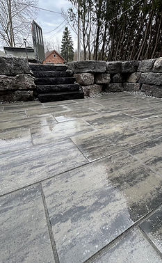 Large slabs creating a sunken patio