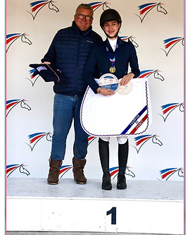 Joséphine Déplace sur Fripoune 1ere en E2 junior CHBA.jpg
