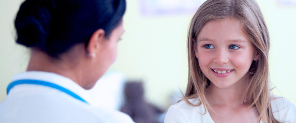 Krankenschwester Überprüfung Mädchen