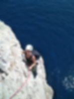 Grimper à Marseille : Sormiou, rappel au bord de la mer