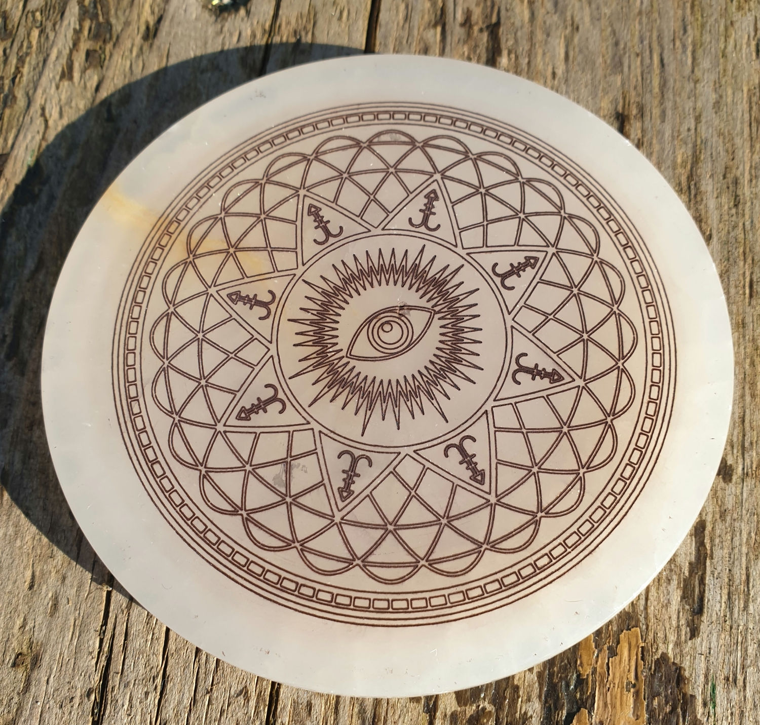 Serpentine all seeing eye disc